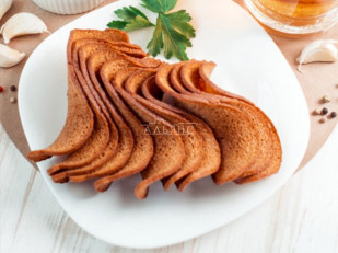 Гренки черные со вкусом сметаны и лука: Ресторанные гренки с сметаной и зеленью